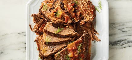 Slow cooker beef roast with tomatoes, garlic and fennel