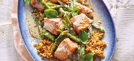 Blé vert aux asperges et au saumon