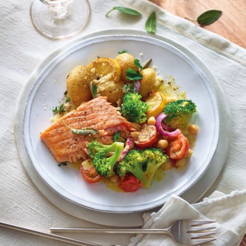 Foto van Zalm met salie, krieltjes en broccoli door WW