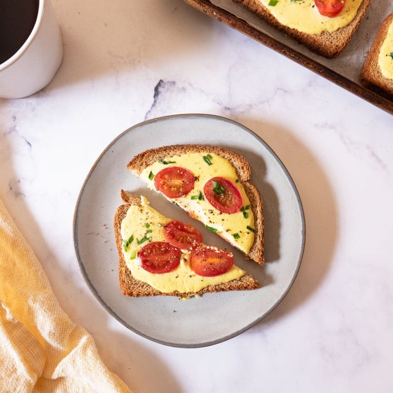 Photo of Savoury tomato-chive yoghurt toast by WW