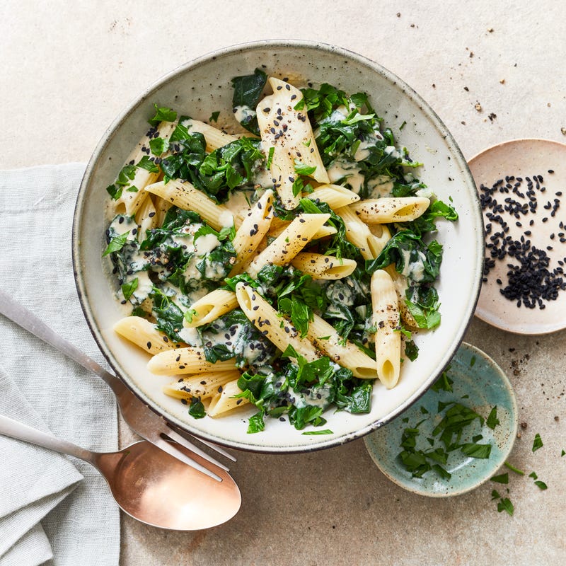 Penne mit Spinat und Sesamsauce