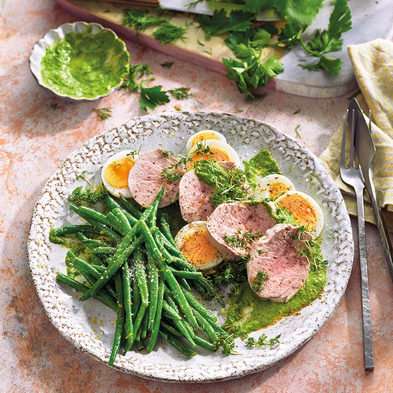 Schweinefilet mit Grüner Sauce & Ei Rezept | WW Deutschland Schweinefilet mit Grüner Sauce & Ei Rezept | WW Deutschland