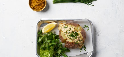 Bakad potatis med krämig linsröra