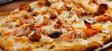 Bloemkoolpizza met tomaat en paprika