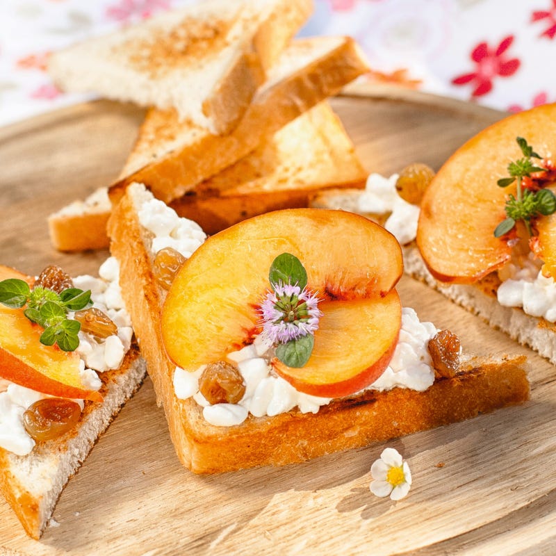 Foto van Volkorentoast met cottage cheese en noten door WW