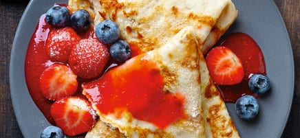 Pannenkoekjes met Griekse yoghurt en bessen