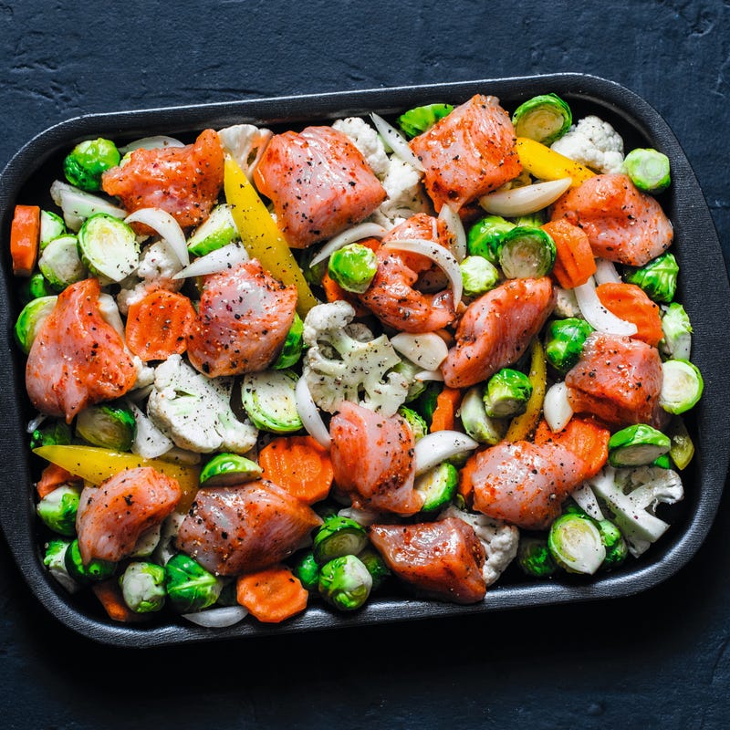 Foto van Kip, bloemkool en spruitjes uit de oven door WW