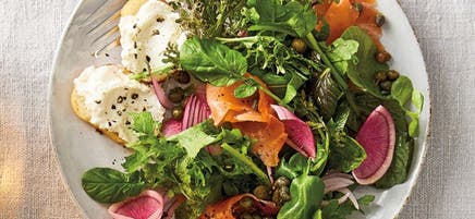 Salade déjeuner au saumon fumé
