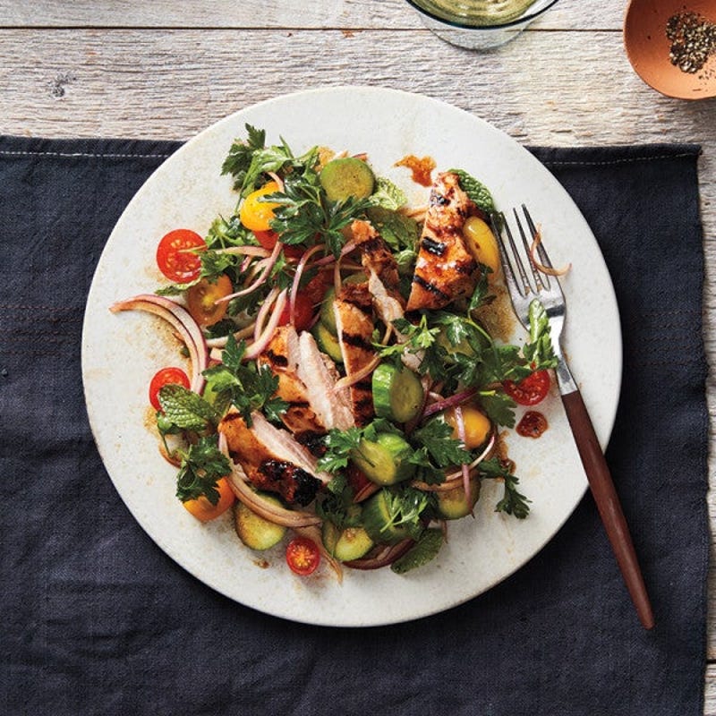 Photo de Poulet grillé avec salade de concombres et de fines herbes par WW