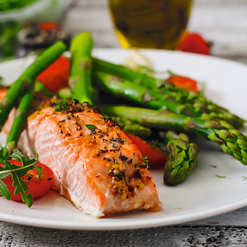 Foto van Zalm met groene asperges en aardappelen door WW
