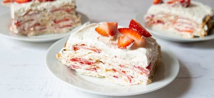 Gâteau froid aux fraises et au matzo