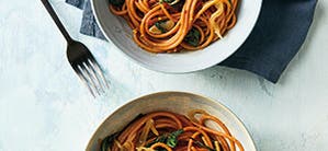 Linzenspaghetti met spinazie en ansjovis