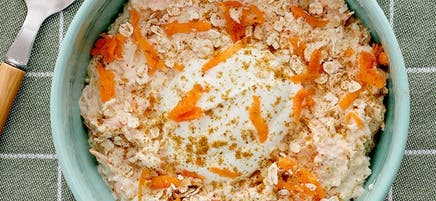 Gruau à saveur de gâteau aux carottes préparé la veille