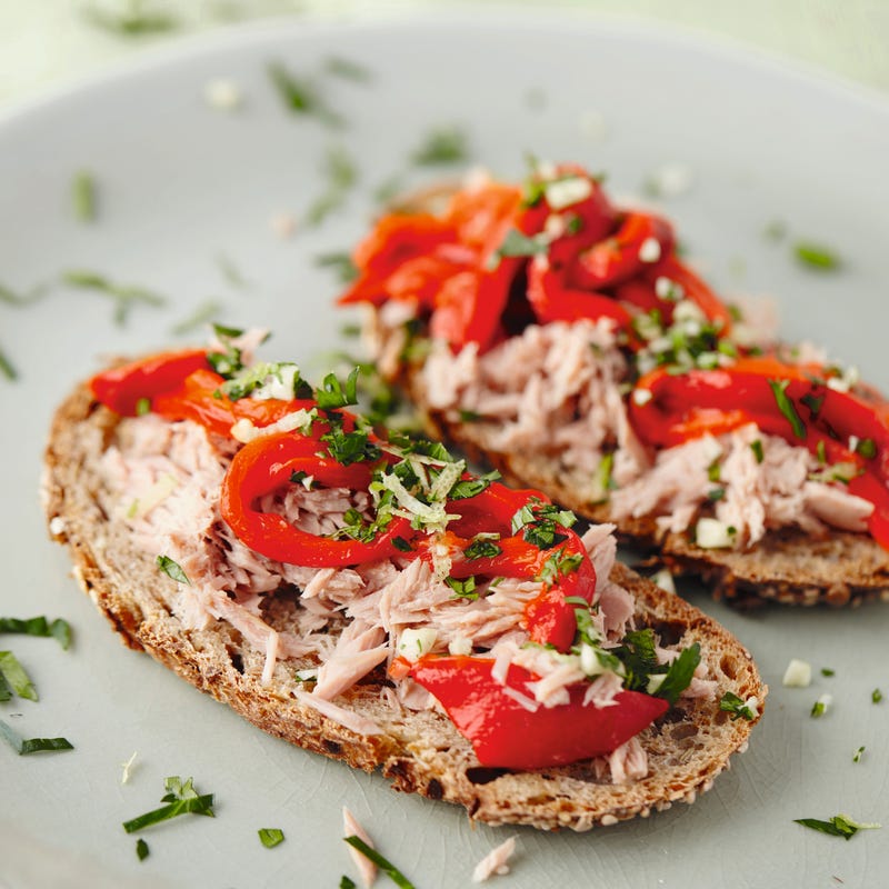 Foto van Brood met tonijn en geroosterde puntpaprika door WW