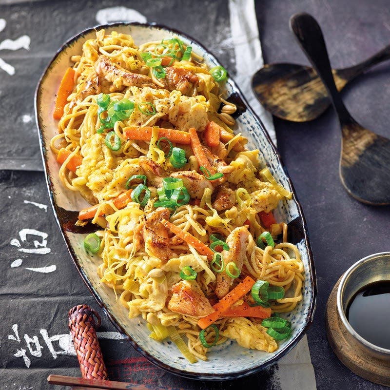 Chinesische Bratnudeln mit Ei