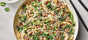 Thaise mihoensalade met gehakt en groene asperges