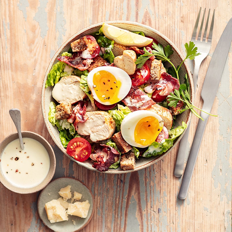 Salade César au poulet épicé