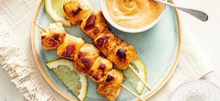 Kebab-Spiesse mit Erdnuss-Sauce