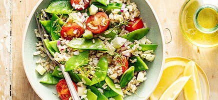 Vollkornreis-Salat mit Tomaten und Kefen