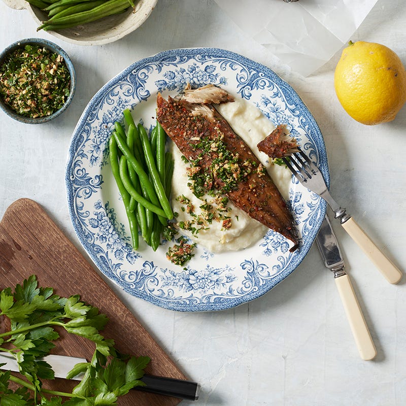 ViktVäktarna - Rökt makrill med blomkålsmos och mandelgremolata