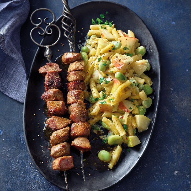 Gegrillte Lammspieße mit Bohnen-Birnen-Salat