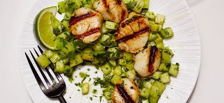 Pétoncles grillés avec salsa de melon miel et jalapeno