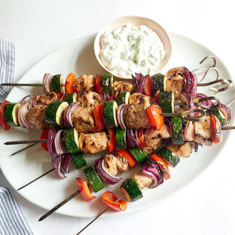 Photo de Brochettes de poulet et de légumes grillés avec tzatziki par WW