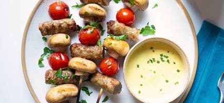 Brochettes déjeuner grillées avec trempette à la moutarde et au miel