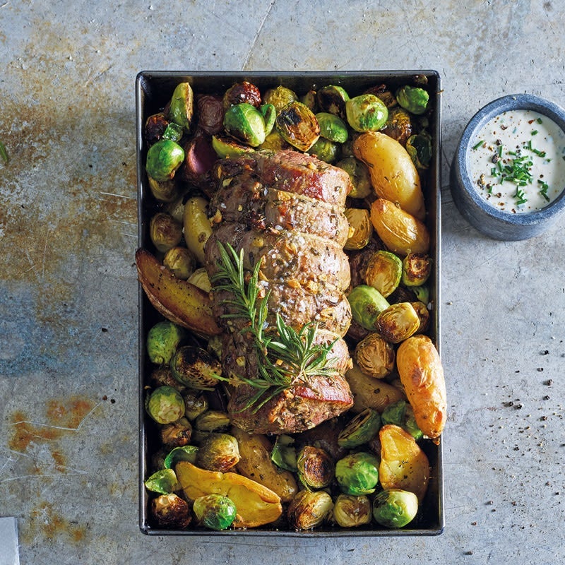 Rindsfilet mit Frühkartoffeln und Meerrettichcreme / Rinderfilet mit ... Rindsfilet mit Frühkartoffeln und Meerrettichcreme / Rinderfilet mit ...