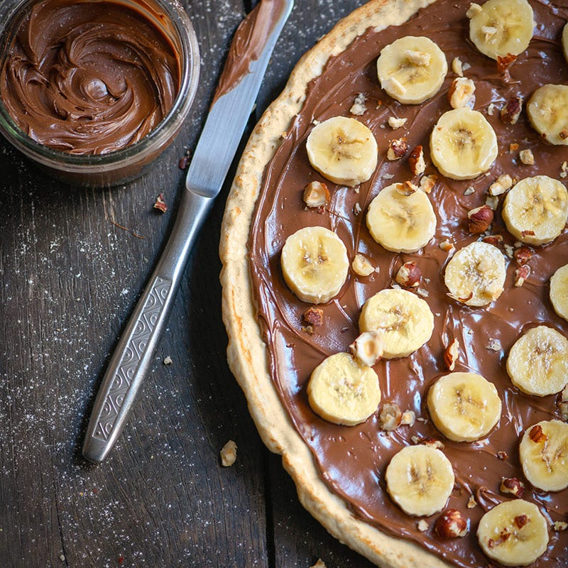 Schoko-Haselnuss-Pizza mit Banane