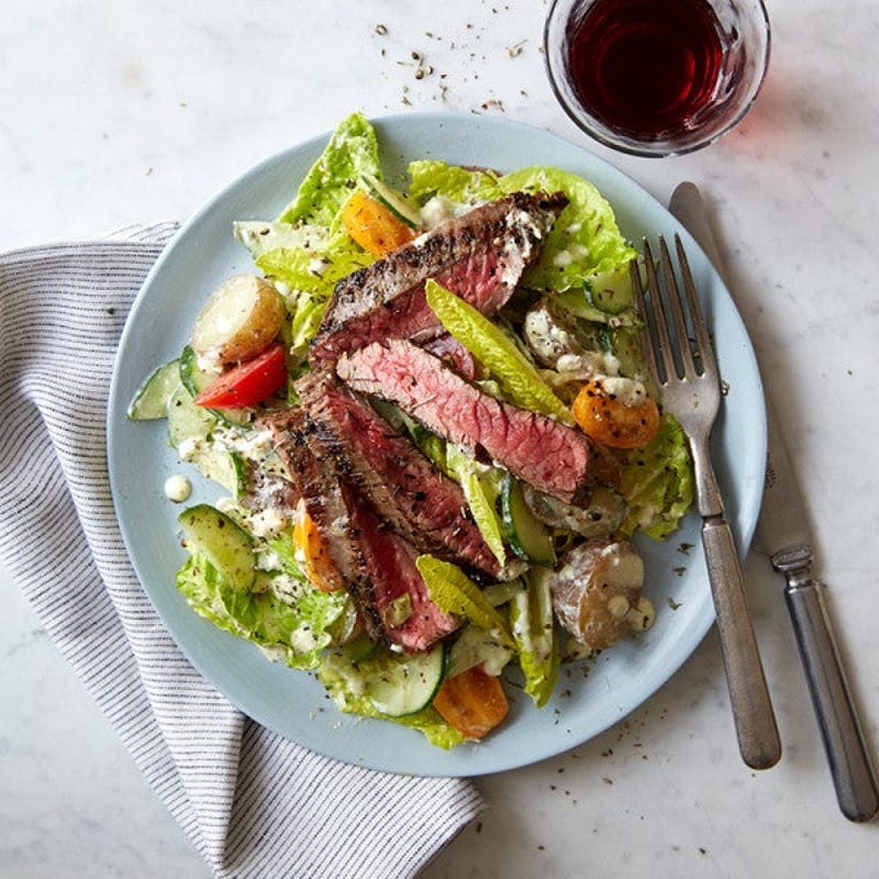 Photo de Salade de steak et pommes de terre avec vinaigrette crémeuse à la feta par WW