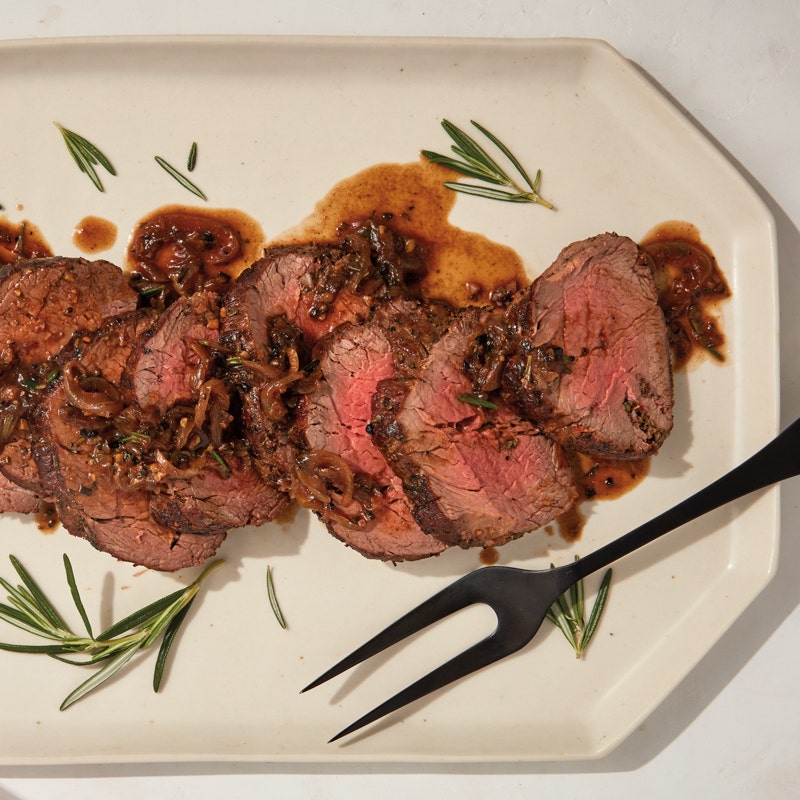 Beef tenderloin with sweet onion & rosemary jus