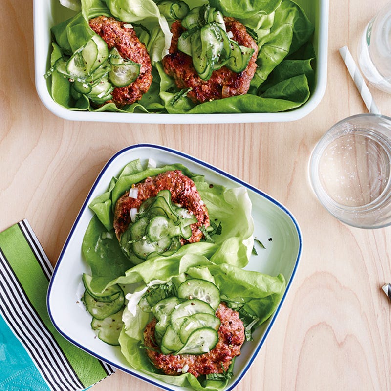 Low Carb Asia-Burger mit Gurkensalat