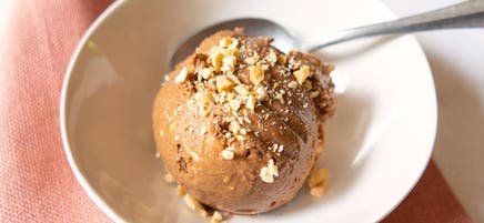 Crème glacée de banane au chocolat et aux doubles arachides