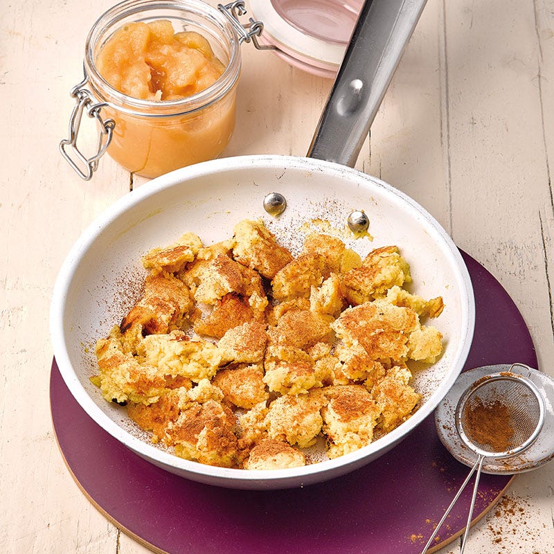 Mandel-Kaiserschmarrn mit Apfel-Zimt-Mark