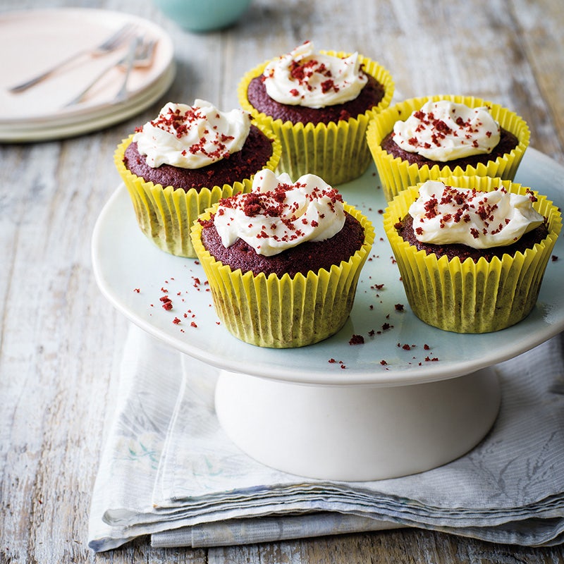 Red-Velvet-Cupcakes mit Frosting