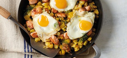 Lachs-Kartoffel-Pfanne mit Spiegelei