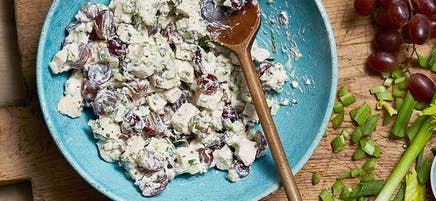 Salade française de poulet à l’estragon et aux raisins