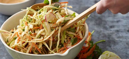Salade de chou épicée au beurre d’arachide