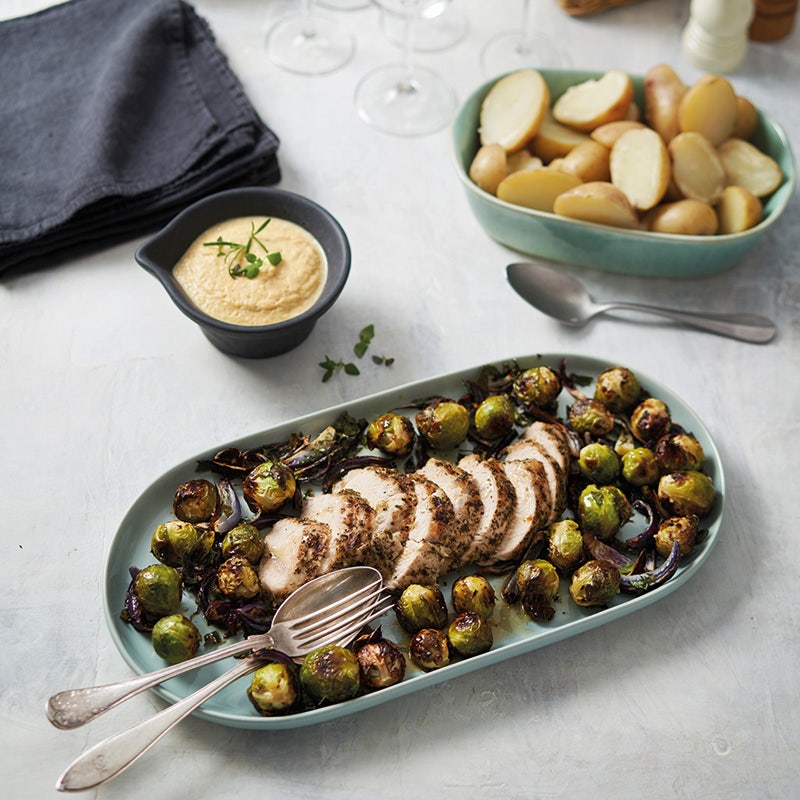 Putenbraten mit Rosenkohl & Wurzelgemüsesauce