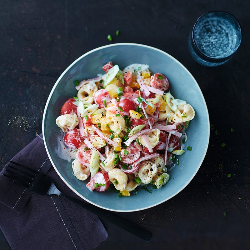 ViktVäktarna - Krämig tortellinisallad med skinka och grönsaker