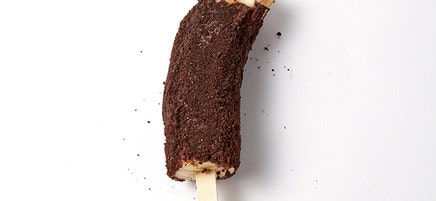 Frozen Banana-Cookie Pops