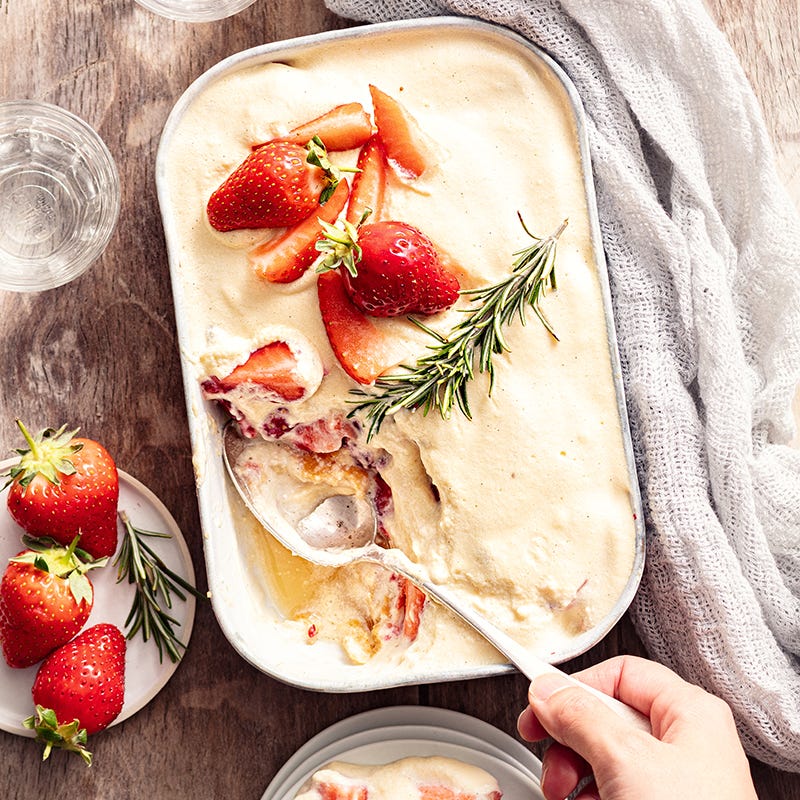 Tiramisu au tofu soyeux fraises et romarin