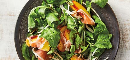 Peach & prosciutto salad