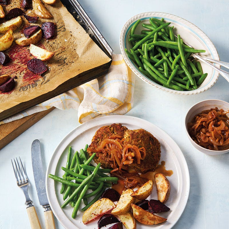 Linsenpuffer mit Kartoffelwedges & Roter Bete