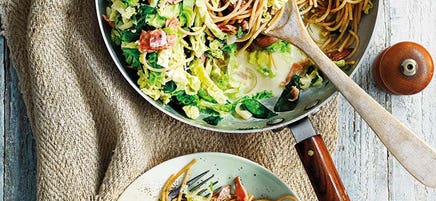 Pâtes au bacon et chou frisé