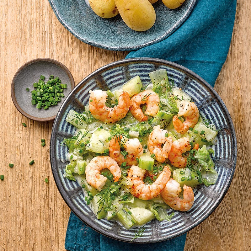 Garnelen auf Chinakohl-Gurken-Gemüse