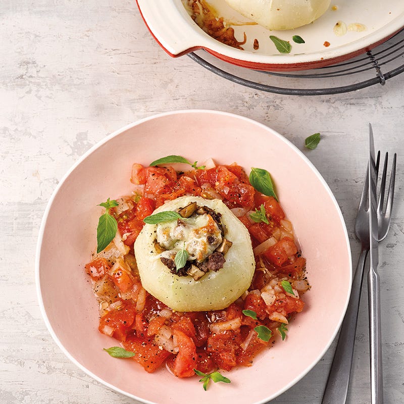 Gefüllte Kohlrabi auf Tomatensugo