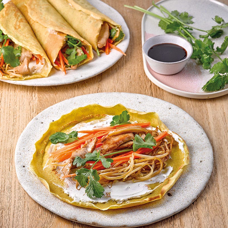Kurkuma-Crêpes mit Asia-Chicken & Sprossen
