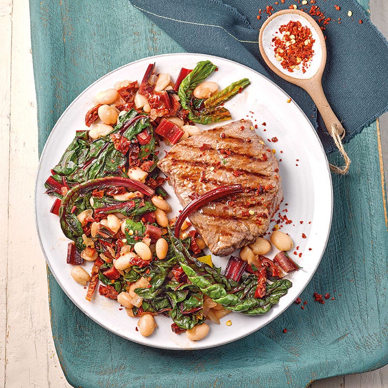 Mangold-Bohnen-Pfanne mit Rindersteaks